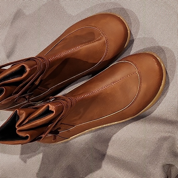 MUK Luks boots, Easy Spirit sandals plus no name boots. - Picture 8 of 9